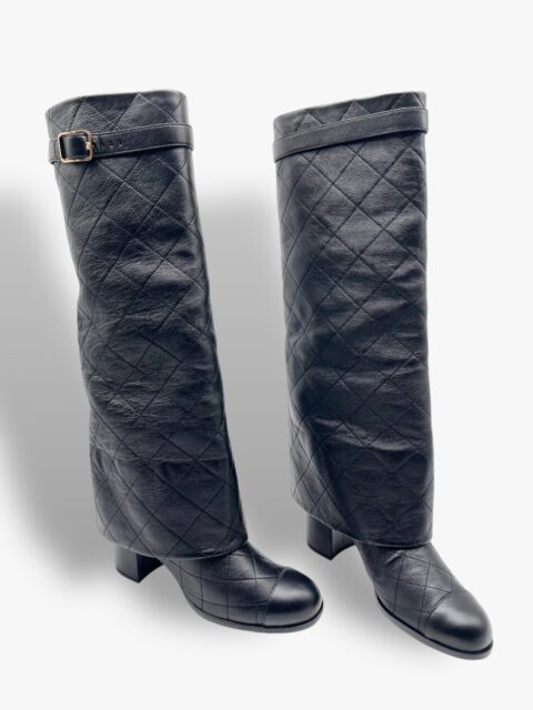 CHANEL – STIVALE MATELASSÉ AL GINOCCHIO