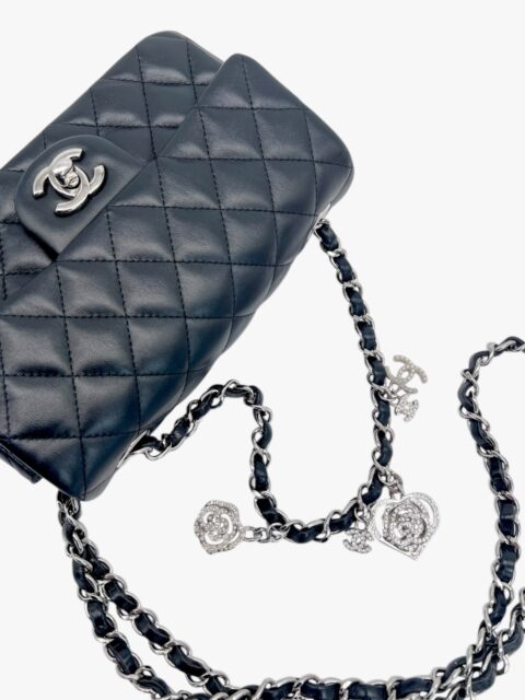 CHANEL – BORSA PICCOLA CHARMS SHW MATELASSÉ AGNELLO LISCIO NERO