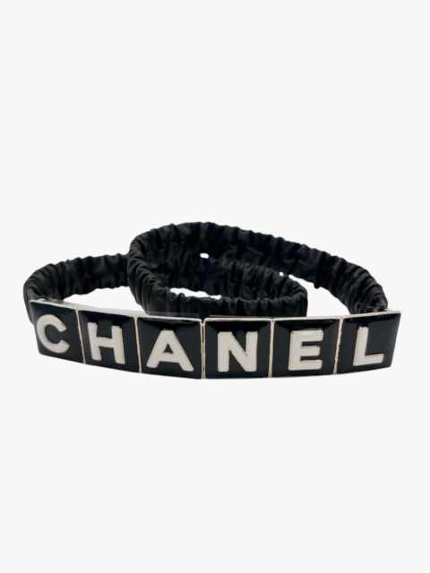 CHANEL – CINTURA IN PELLE ELASTICIZZATA FIBBIA LETTERING SMALTO