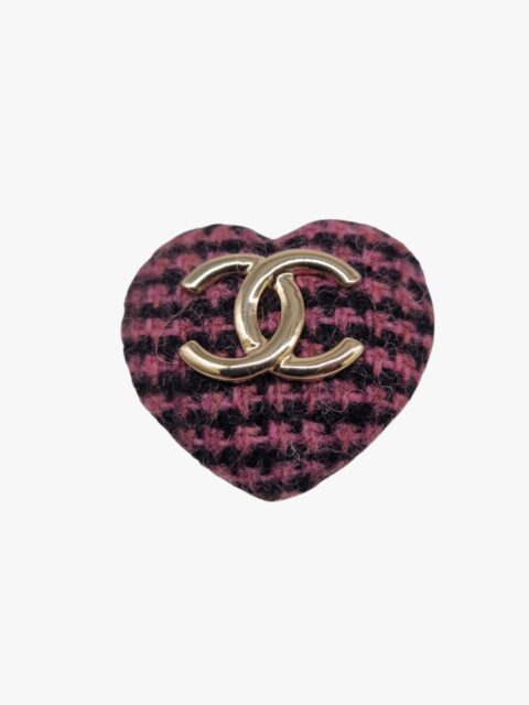 CHANEL – SPILLA CUORE IN TWEED DI LANA MOTIVO A QUADRI
