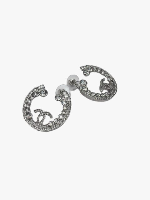 CHANEL – ORECCHINI HOOP-BOCCOLO IN METALLO E STRASS