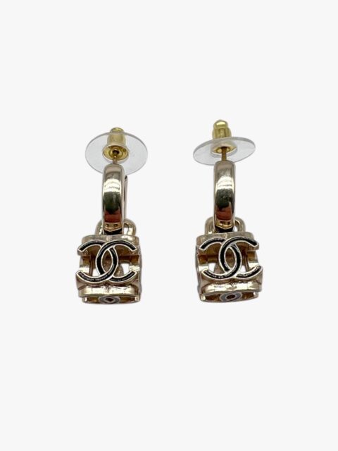 CHANEL – BOCCOLO CUBE IN METALLO E SMALTO