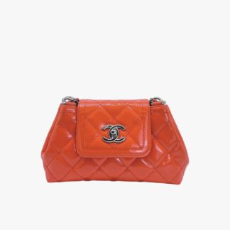 CHANEL - BORSA TRACOLLA POUCH IN PELLE VERNICIATA