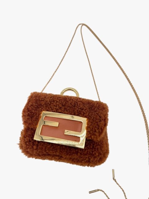 FENDI – NANO BAGUETTE CHARM SHEARLING TRACOLLA