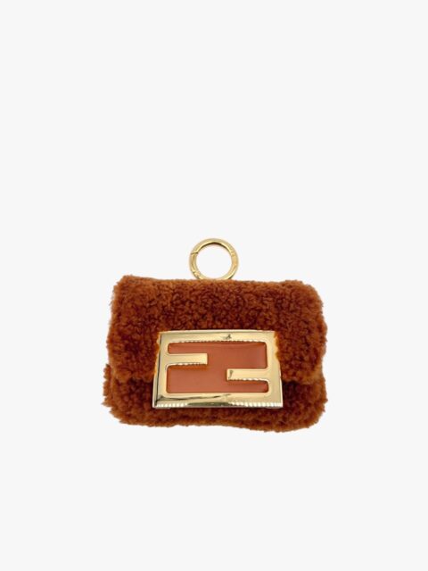 FENDI – NANO BAGUETTE CHARM SHEARLING TRACOLLA