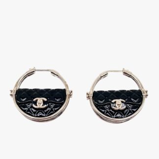 CHANEL - ORECCHINI A LOBO HOOP METALLO GOLD BORSETTA MATELASSÉ SMALTO NERO