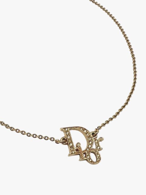 DIOR – GIROCOLLO CATENINA METALLO DORATO CON PENDENTE LOGO DIOR CRISTALLI