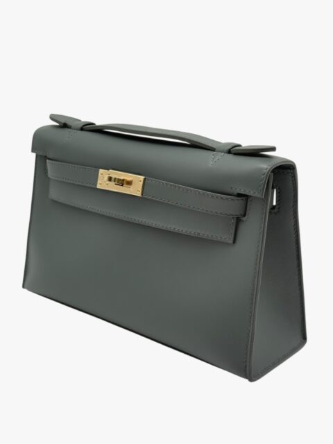 HERMÈS – CLUTCH A MANO POCHETTE KELLY PELLE SWIFT VERT MANGROVE – GHW
