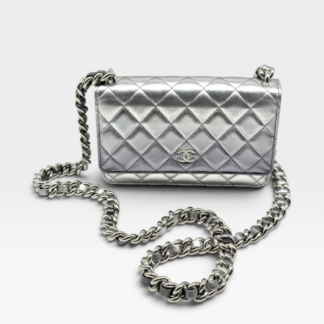 CHANEL - PORTAFOGLIO CON CATENA CLASSICO PELLE ARGENTATA DEGRADE - SHW