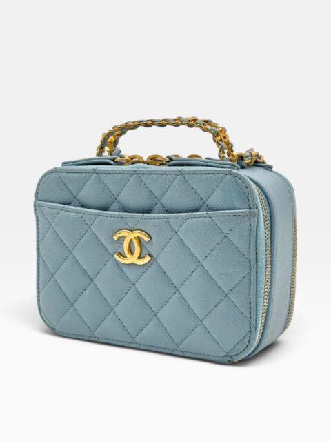 CHANEL – BORSA PICK ME UP VANITY CASE IN PELLE MICROCAVIAR AZZURRA – GHW