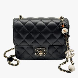 CHANEL - TRACOLLA CON CHARM MINI SQUARE AGNELLO NERO - GHW